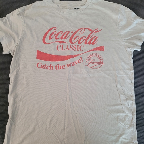 Coca Cola size Medium short sleeve shirt - Picture 1 of 4
